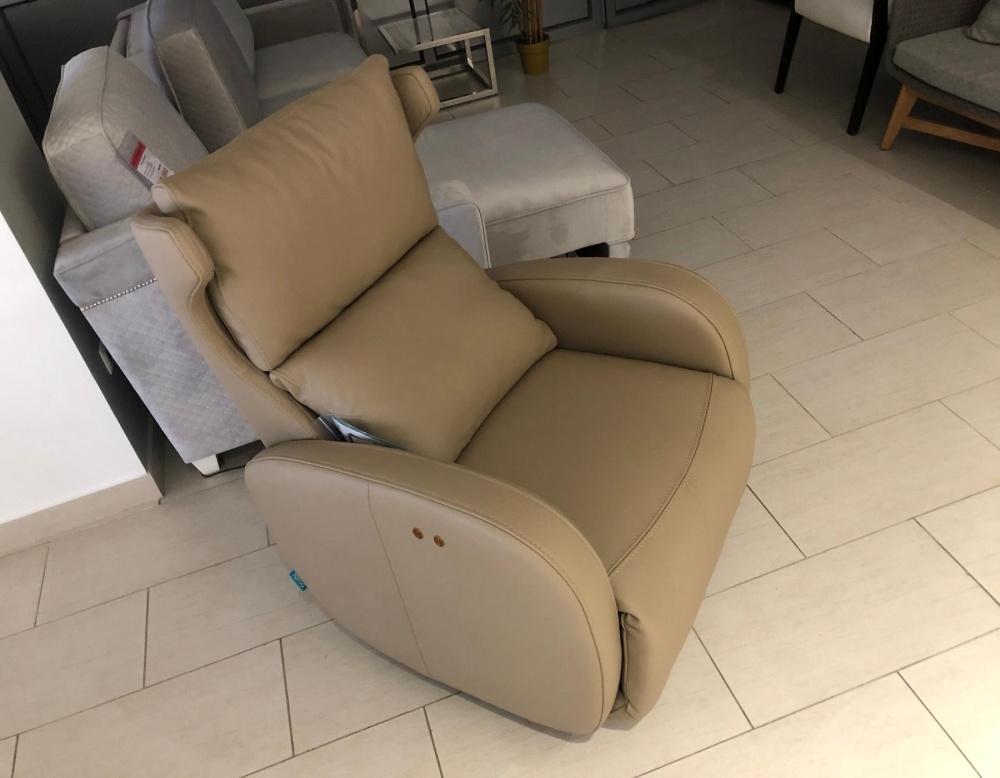 Кресло кожаное Kim Fama